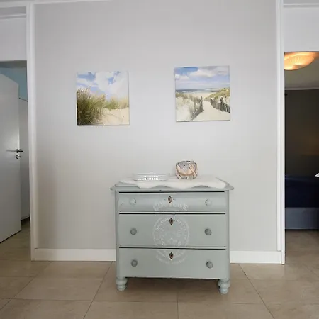 Hohes Ufer Muggelbude Mit Ostseeblick *